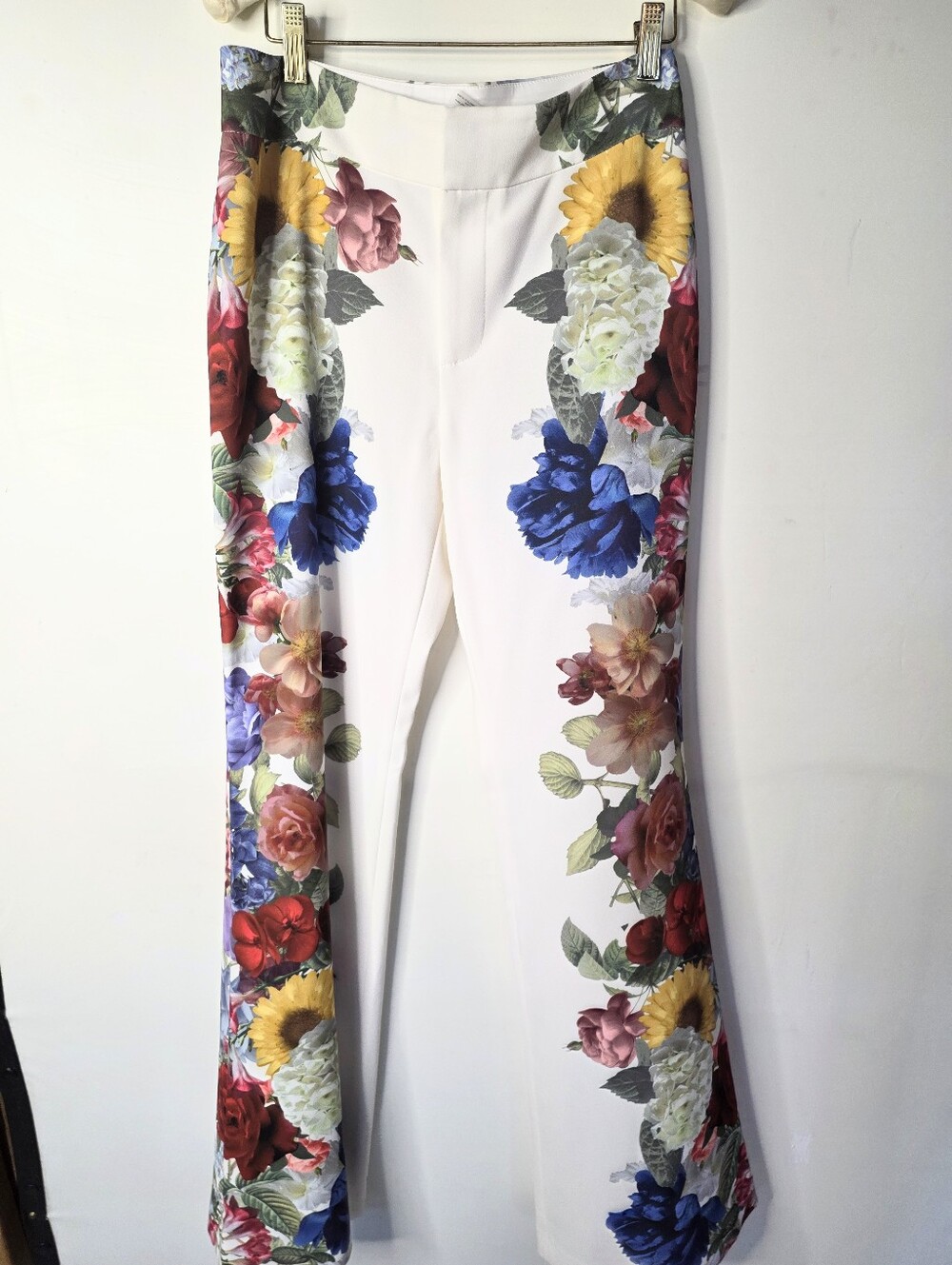 ALICE + OLIVIA Denny White Floral Print Pantsuit with Multicolor Blooms - Picture 13 of 16